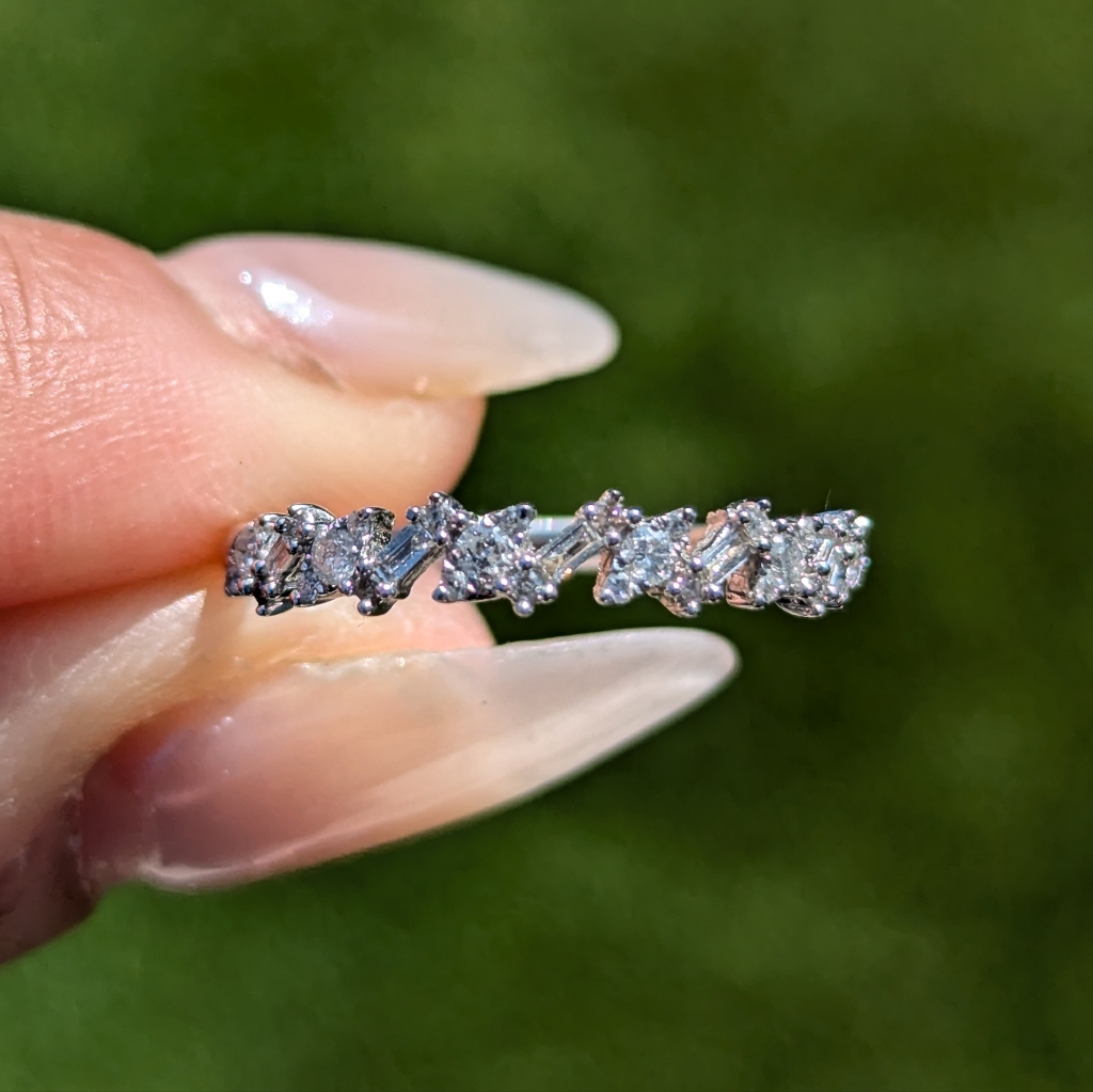 18k White Gold Zigzag Baguette And Round Diamond Ring Band